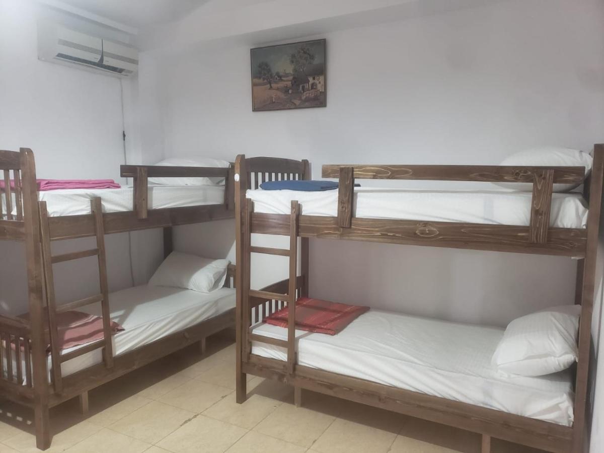 Hostel Split Rock Tiranë Ngoại thất bức ảnh