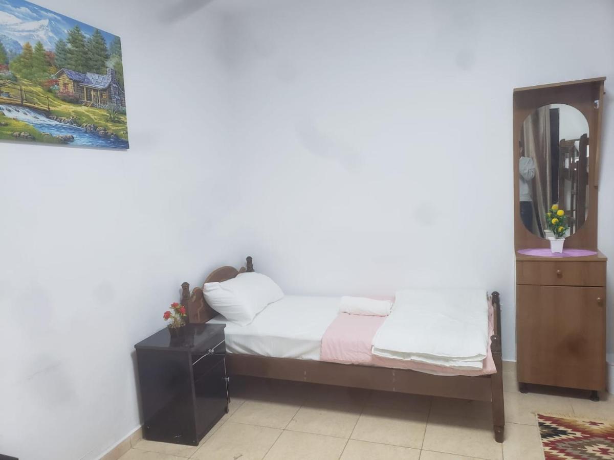 Hostel Split Rock Tiranë Ngoại thất bức ảnh