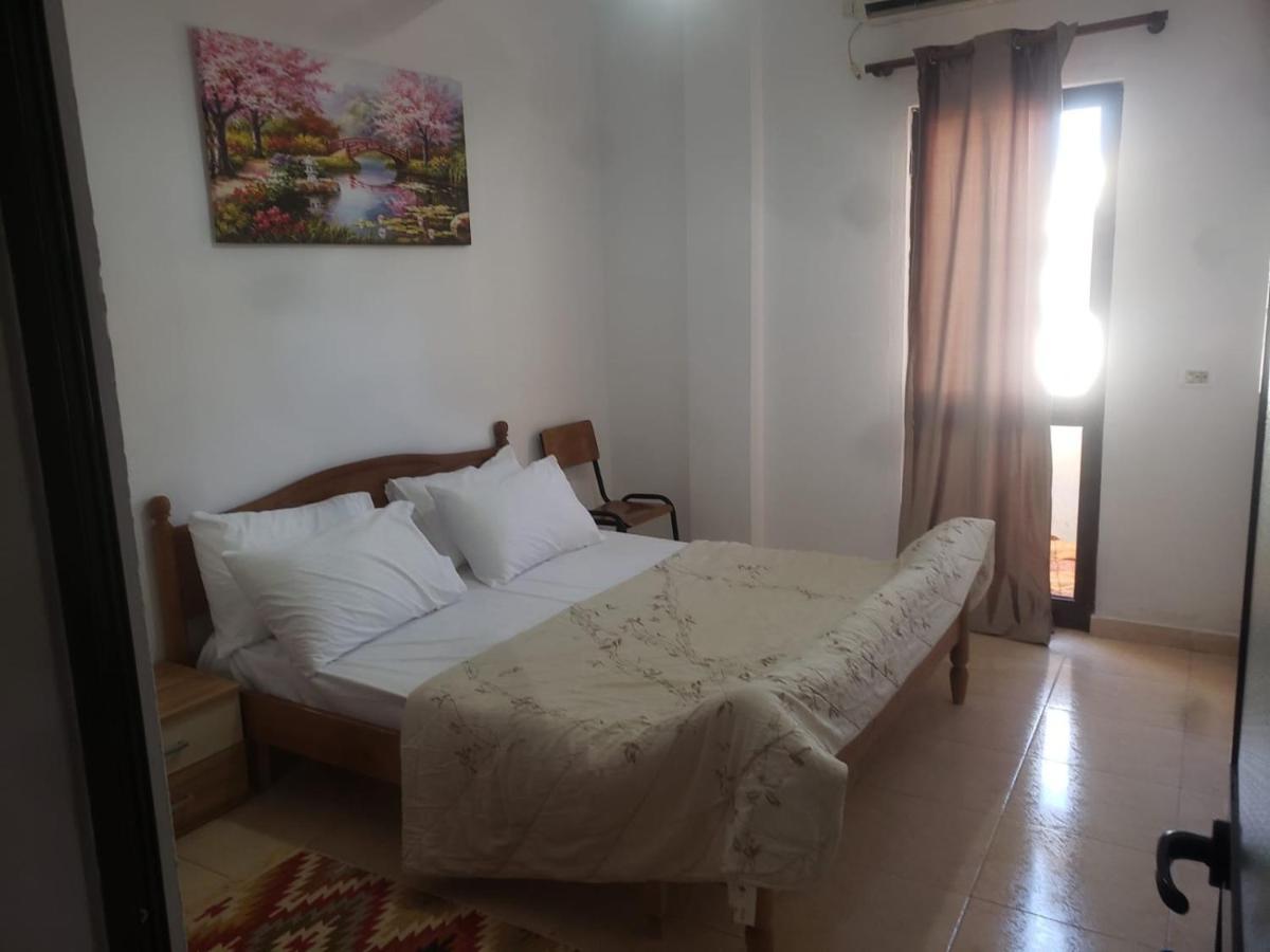Hostel Split Rock Tiranë Ngoại thất bức ảnh