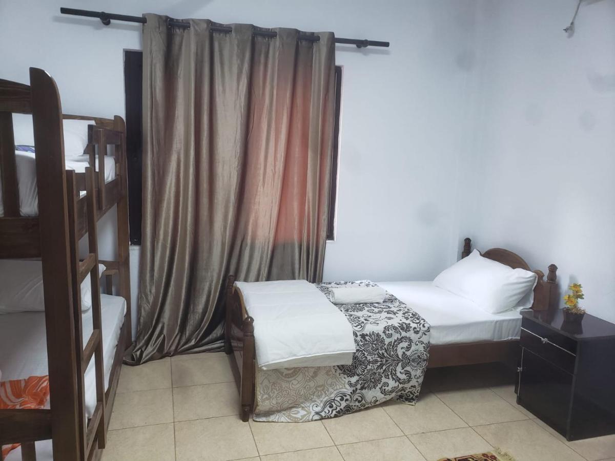 Hostel Split Rock Tiranë Ngoại thất bức ảnh