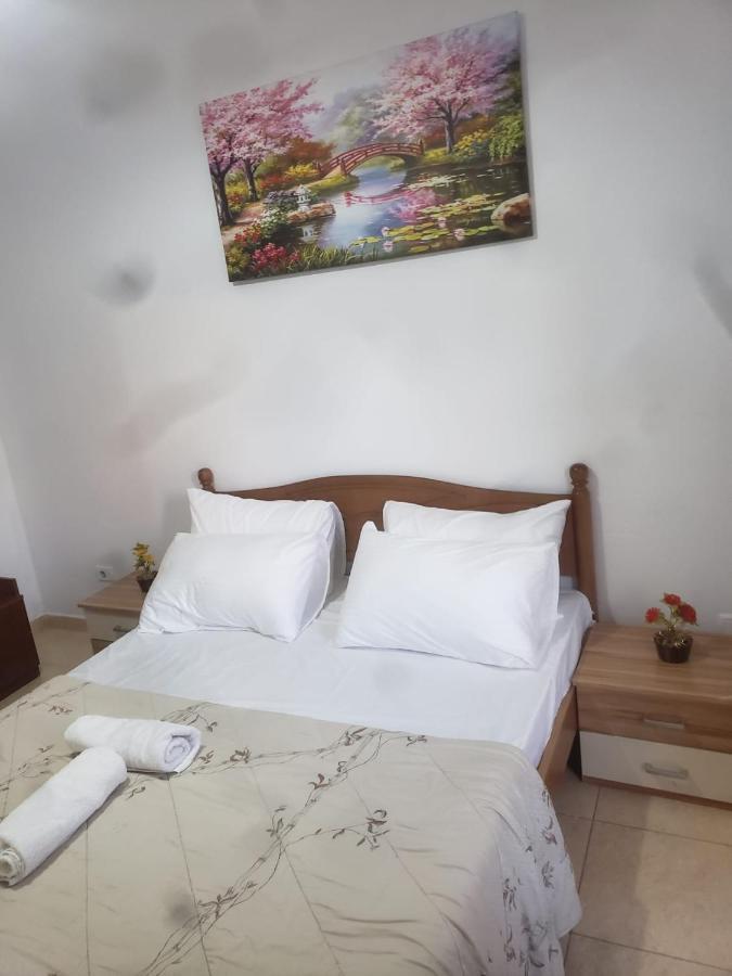 Hostel Split Rock Tiranë Ngoại thất bức ảnh