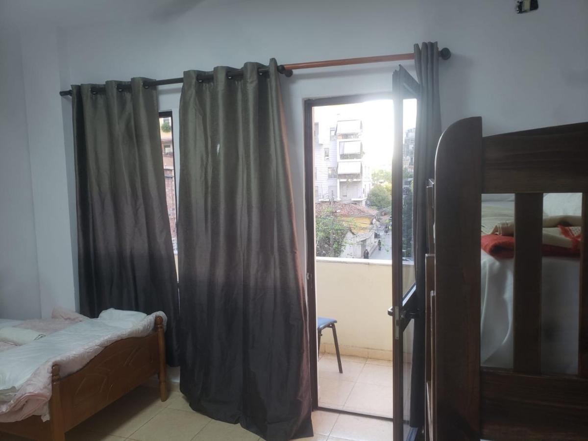 Hostel Split Rock Tiranë Ngoại thất bức ảnh