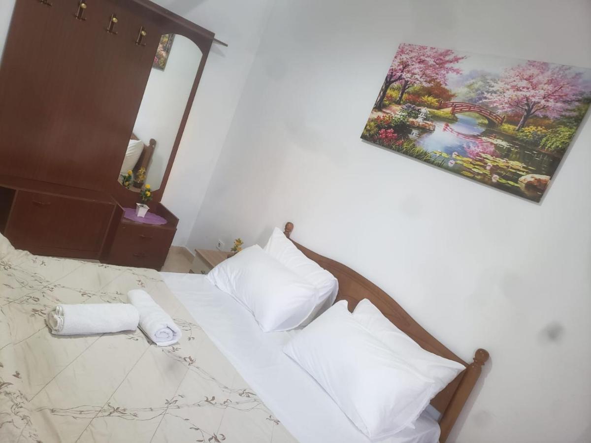 Hostel Split Rock Tiranë Ngoại thất bức ảnh