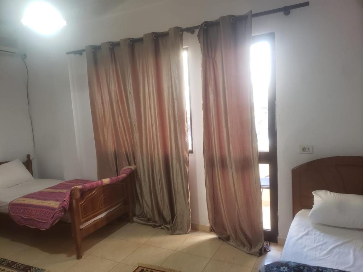Hostel Split Rock Tiranë Ngoại thất bức ảnh