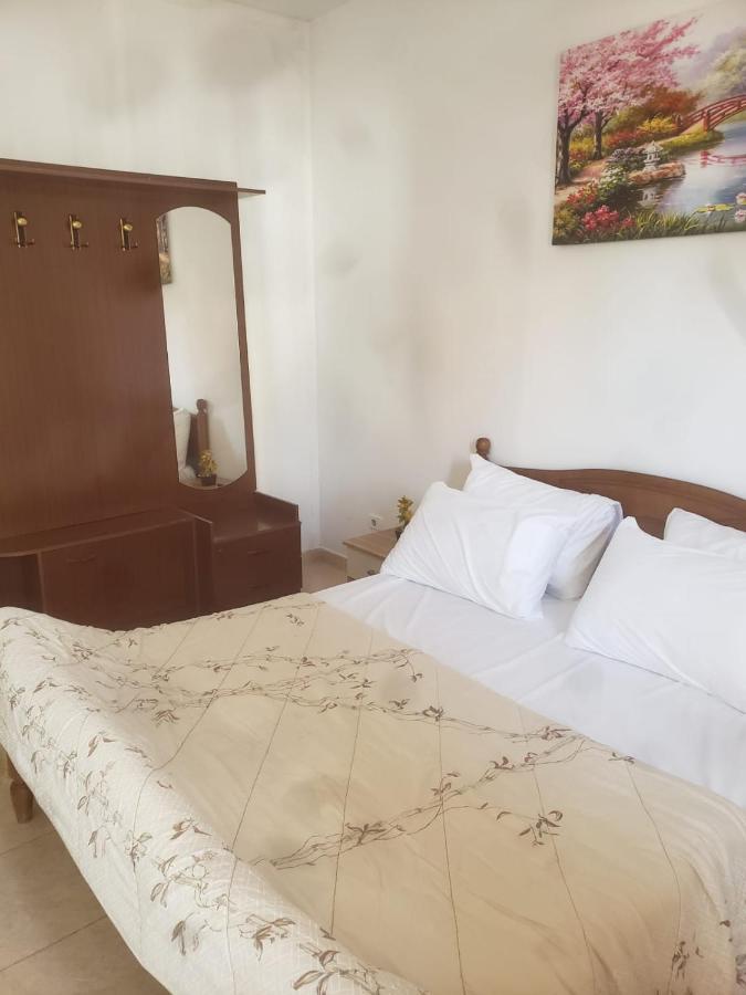 Hostel Split Rock Tiranë Ngoại thất bức ảnh