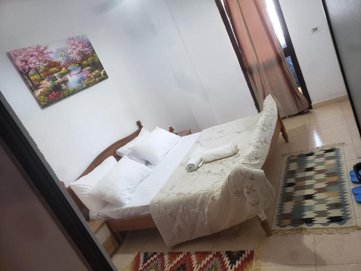 Hostel Split Rock Tiranë Ngoại thất bức ảnh
